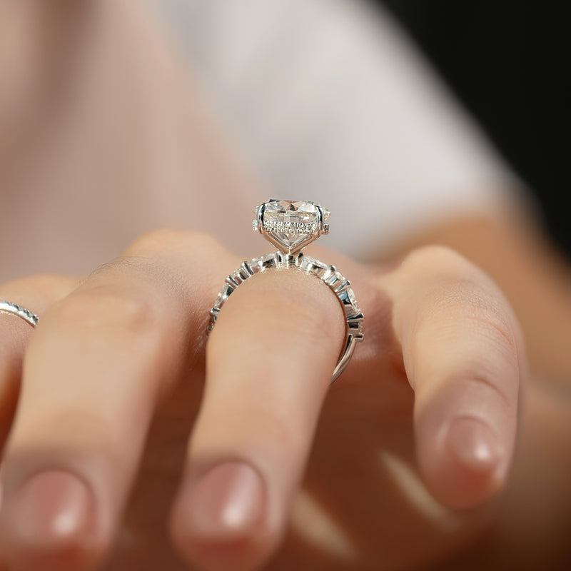 Round Cut Solitaire Diamond Engagement Ring with Side Accents in White Gold | Custom Lab-Grown Diamond Ring