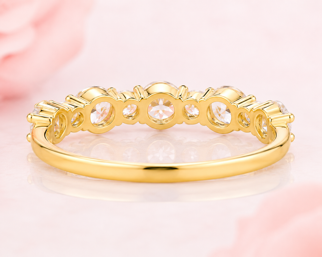 Round Brilliant Cut Diamond Floating Bubble Wedding Band in Yellow Gold
